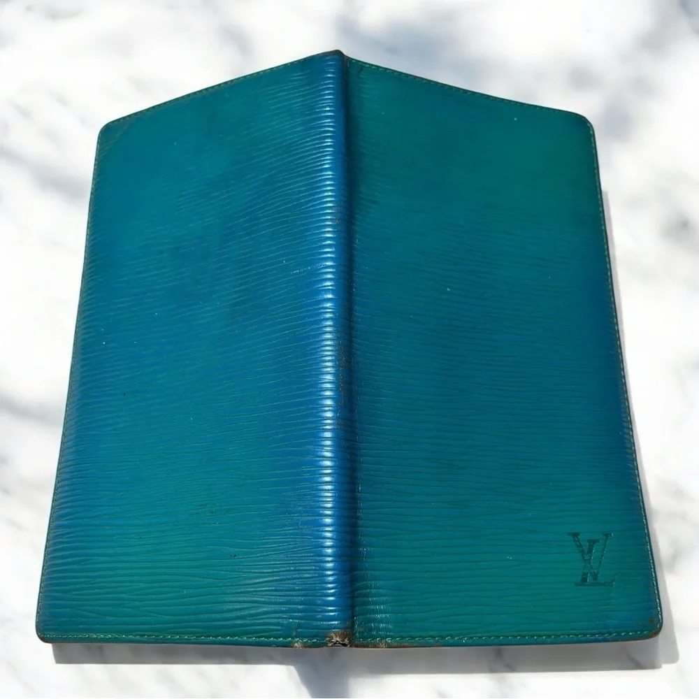 Louis Vuitton Epi wallet
